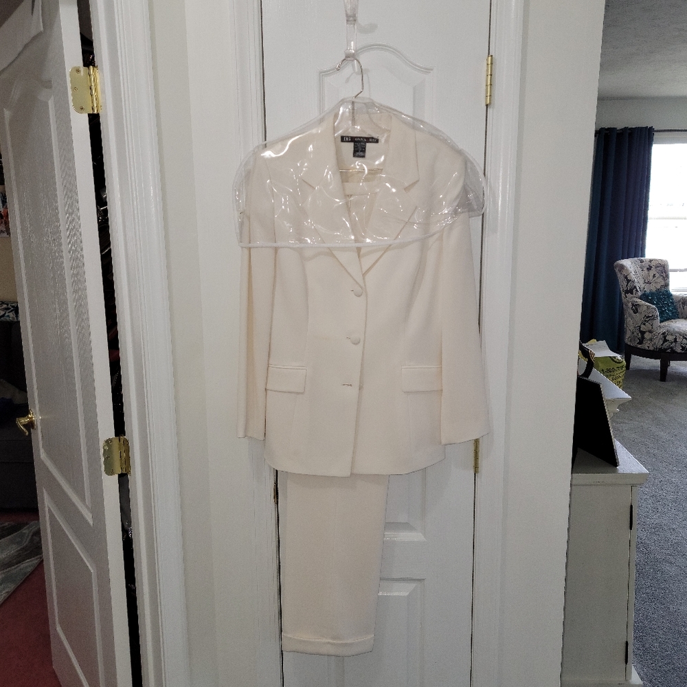Pant Suit.                       Off White Ladies Cuffed Pant Suit. Size 8